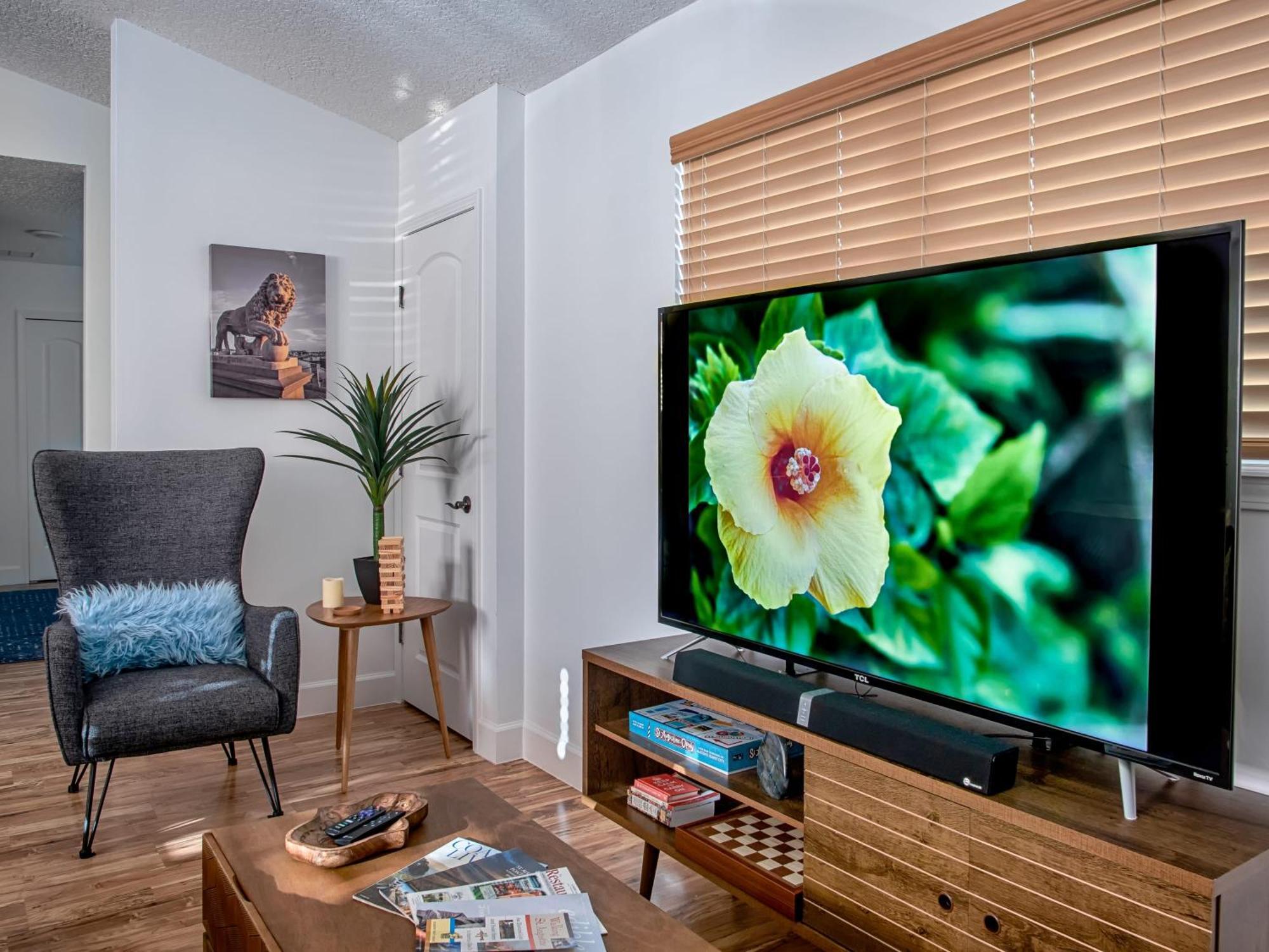 Private Mod Boho Chic Retreat Mins Dtwn Apartment